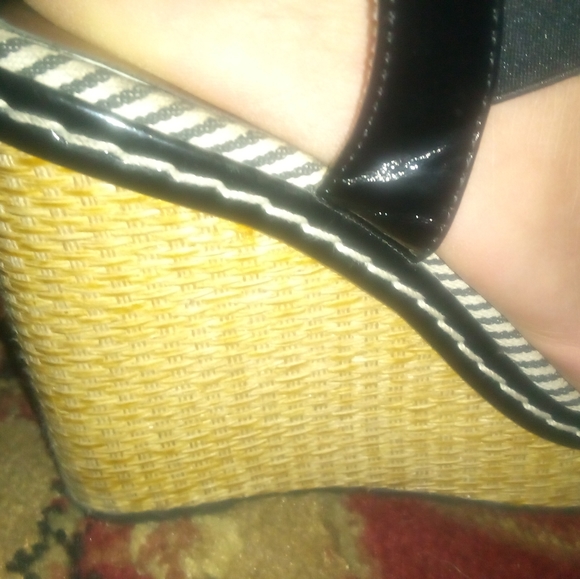 Strap on Wedges Size 6 1/2 - Picture 3 of 7